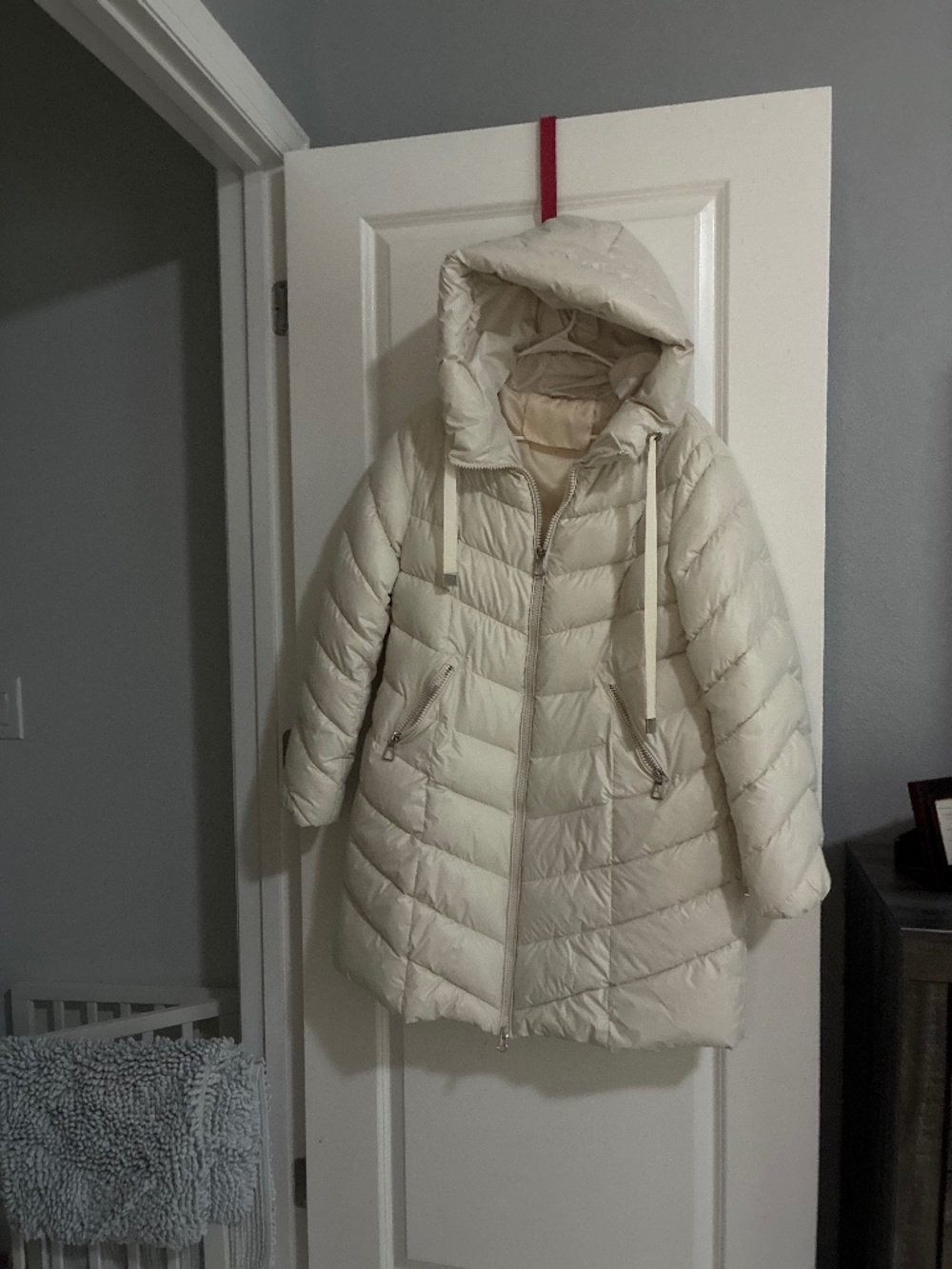 Women off white puffer coat